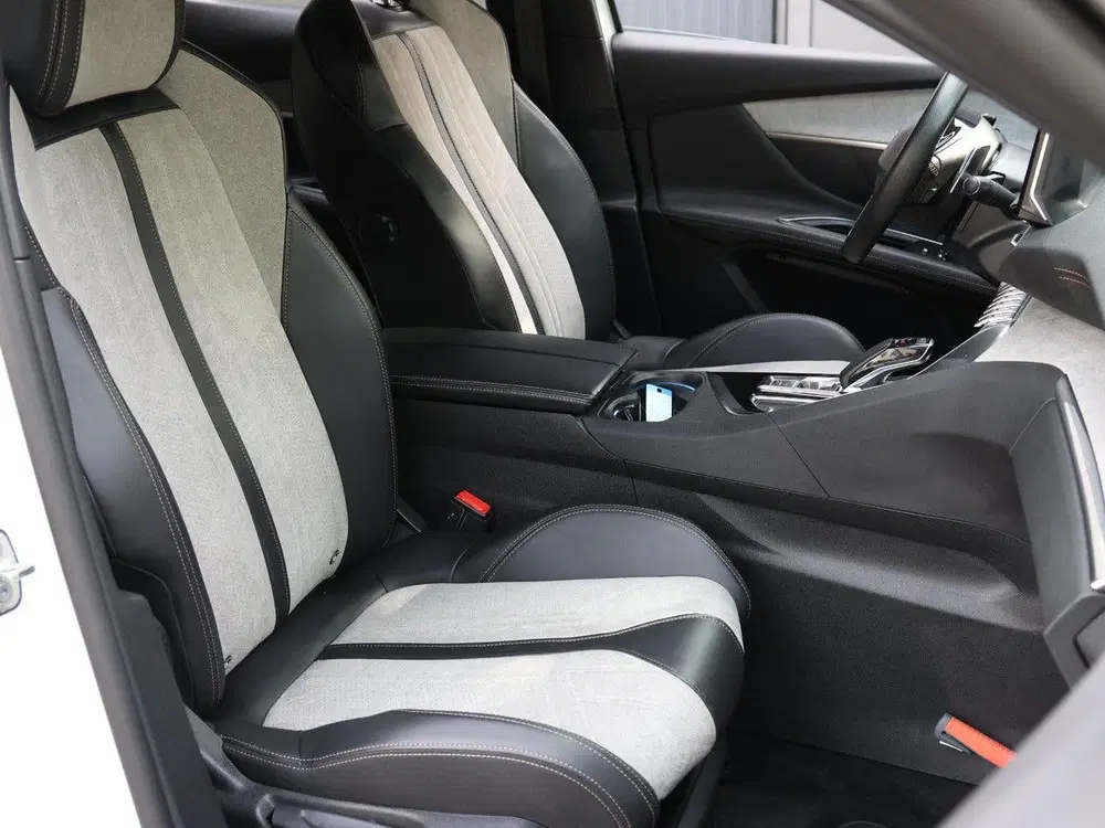 Peugeot 3008 225pk HYbrid GT uit 2022, foto 10