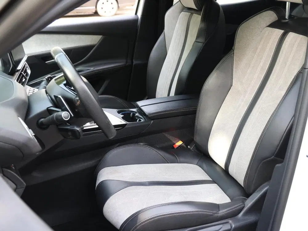 Peugeot 3008 225pk HYbrid GT uit 2022, foto 12