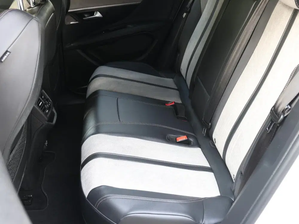 Peugeot 3008 225pk HYbrid GT uit 2022, foto 15