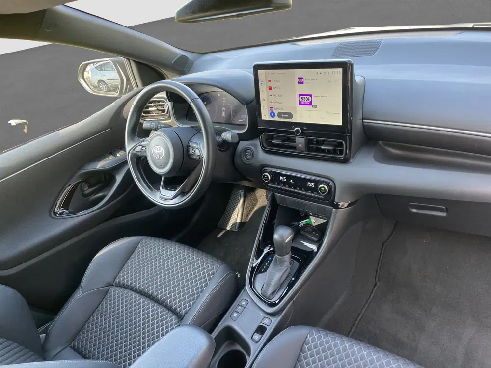 Toyota Yaris 1.5 Hybrid 130 First Edition uit 2024, foto 2