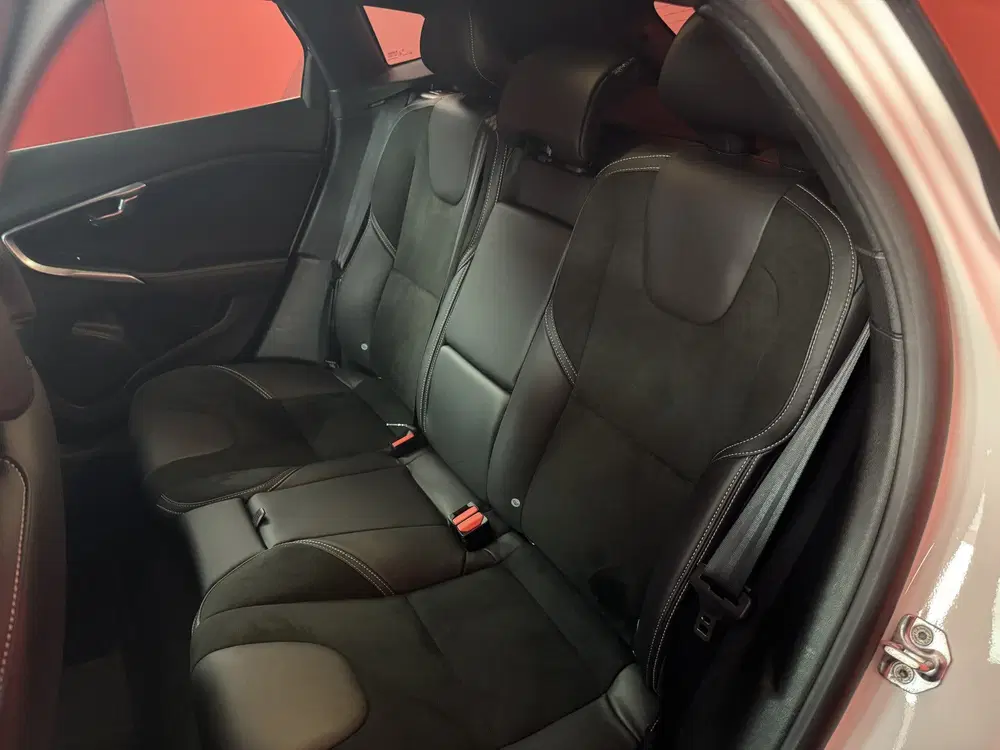 Volvo V40 1.5 T3 Polar+ Sport R-design uit 2019, foto 10
