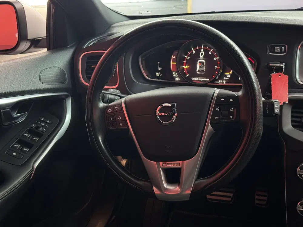 Volvo V40 1.5 T3 Polar+ Sport R-design uit 2019, foto 11