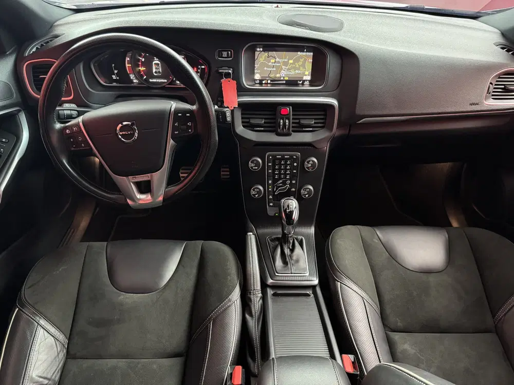 Volvo V40 1.5 T3 Polar+ Sport R-design uit 2019, foto 12