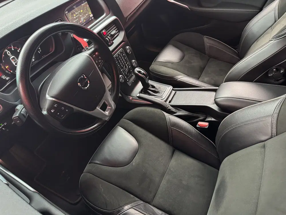 Volvo V40 1.5 T3 Polar+ Sport R-design uit 2019, foto 13