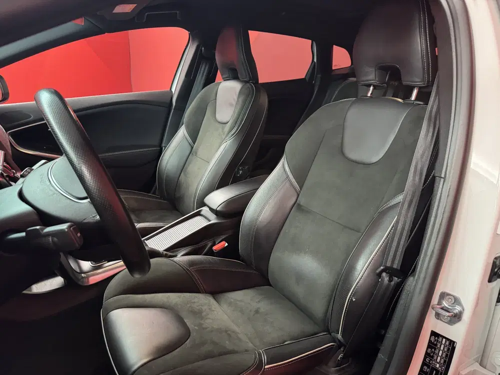 Volvo V40 1.5 T3 Polar+ Sport R-design uit 2019, foto 4