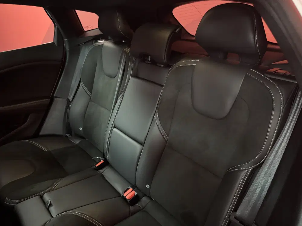 Volvo V40 1.5 T3 Polar+ Sport R-design uit 2019, foto 5