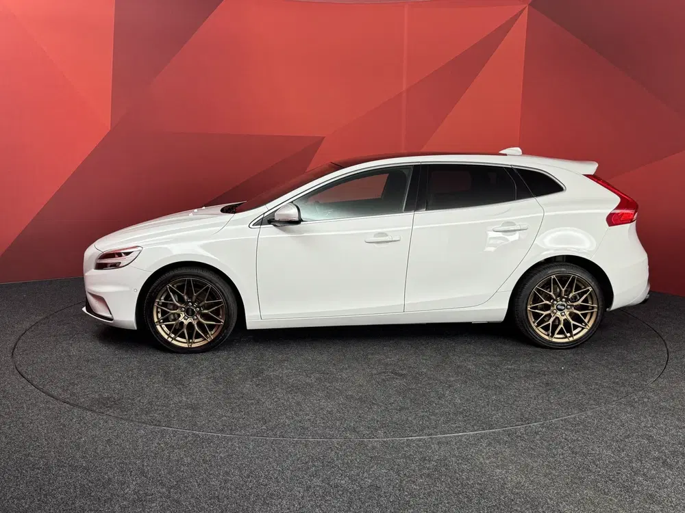 Volvo V40 1.5 T3 Polar+ Sport R-design uit 2019, foto 7
