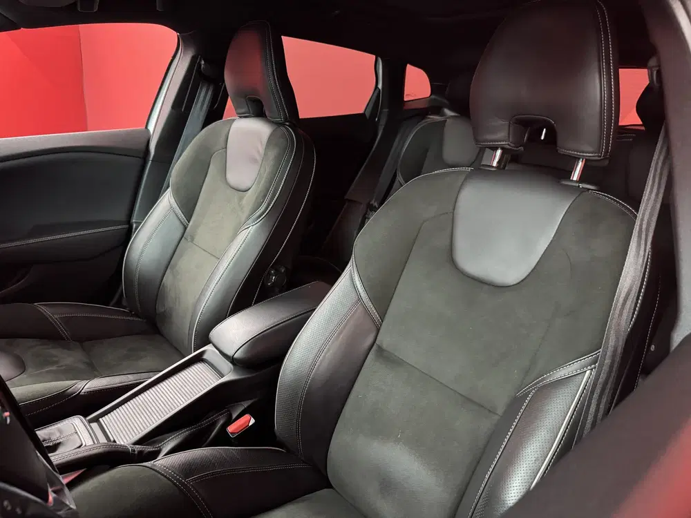 Volvo V40 1.5 T3 Polar+ Sport R-design uit 2019, foto 9