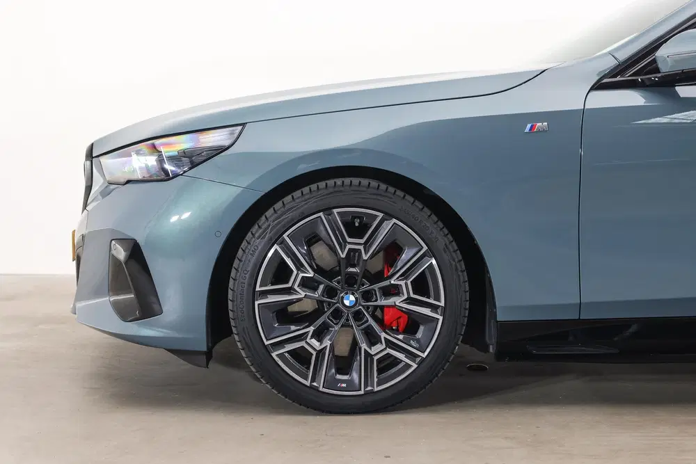 BMW i5 eDrive40 M Sport uit 2025, foto 4