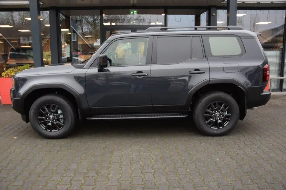 Toyota Land Cruiser 2.8 D-4D 5DRS TX-L A uit 2024, foto 2