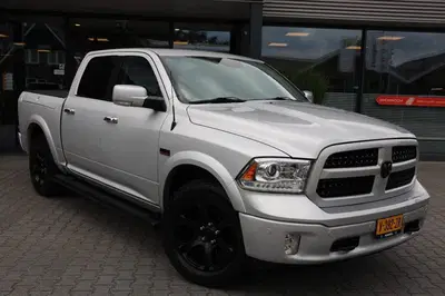 Dodge RAM 5.7 V8 4X4 CREW CAB LARAMIE A uit 2019