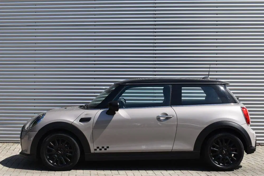 Mini Cooper 1.5 COOPER BUSINESS EDITION uit 2022, foto 2