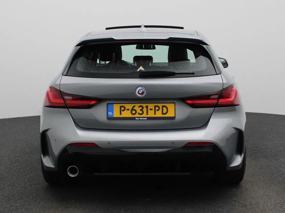 BMW 1-serie 118i Executive uit 2022, foto 5