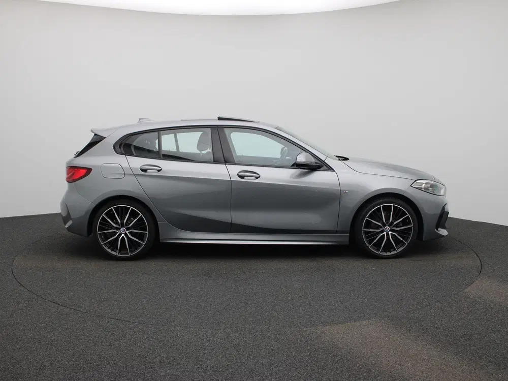 BMW 1-serie 118i Executive uit 2022, foto 6