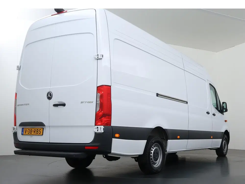 Mercedes-Benz Sprinter 317 CDI uit 2024, foto 2