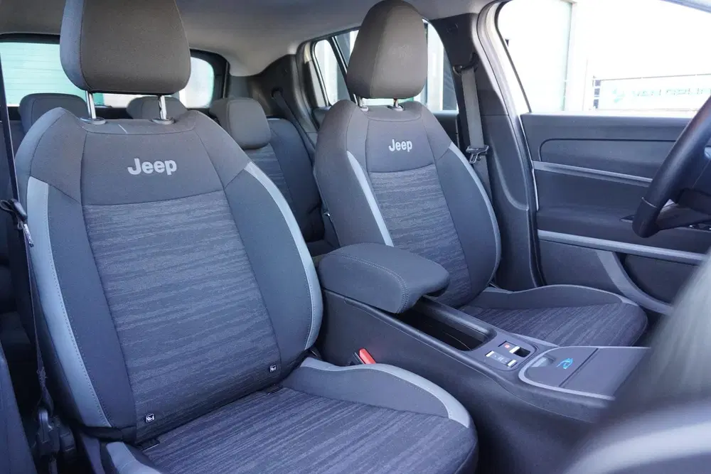 Jeep Avenger 156pk Longitude 54 kWh uit 2024, foto 12