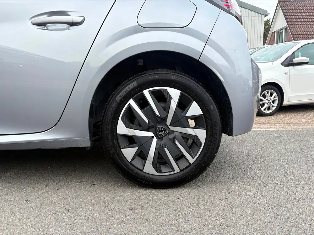 Peugeot 208 1.2 Hybrid 110 e-DCS6 Style Cruise uit 2025, foto 10