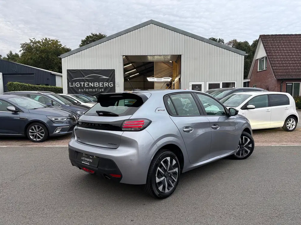 Peugeot 208 1.2 Hybrid 110 e-DCS6 Style Cruise uit 2025, foto 2