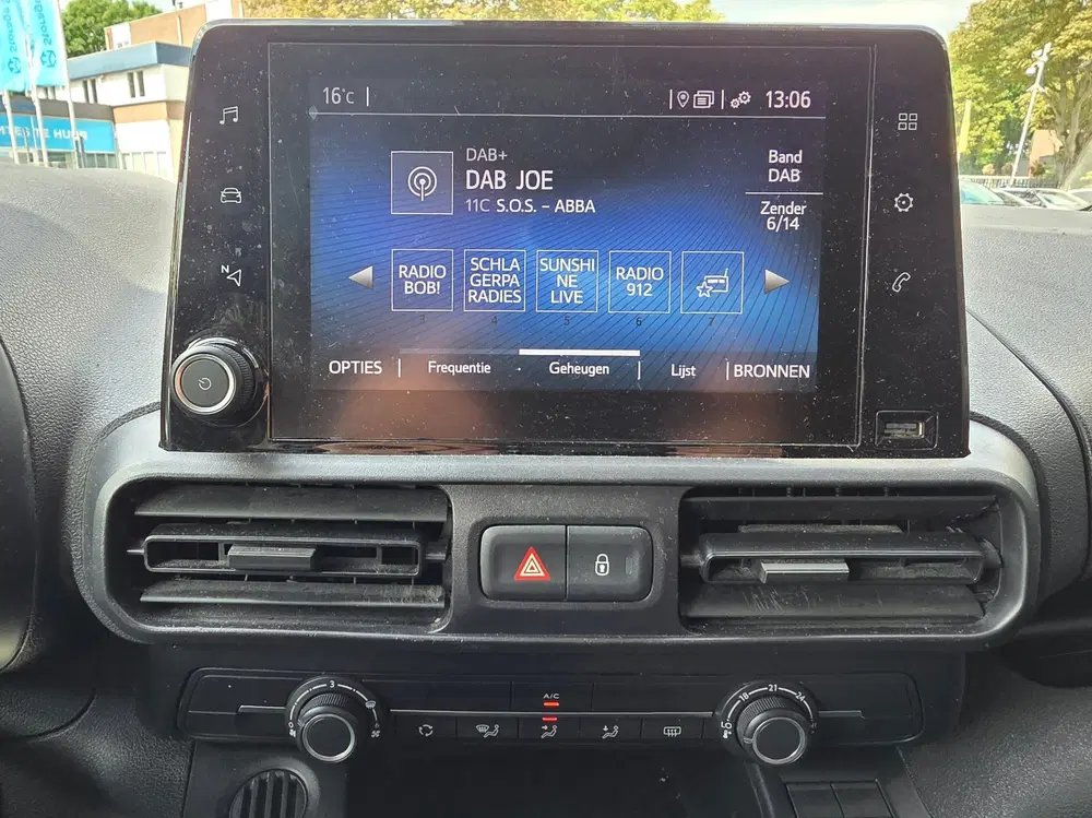 Toyota Proace City 1.5 D-4D Live uit 2023, foto 14