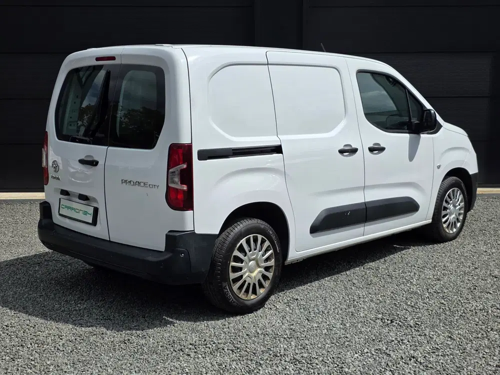 Toyota Proace City 1.5 D-4D Live uit 2023, foto 8