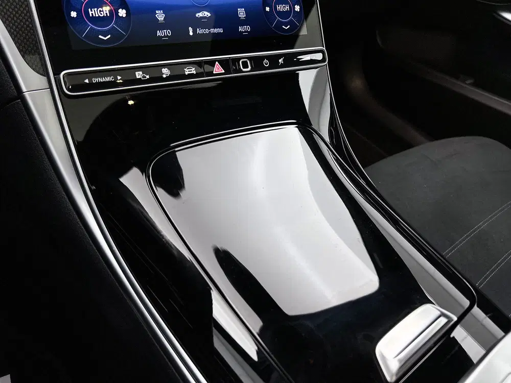 Mercedes-Benz C-Klasse 300 e Business Solution AMG AM uit 2025, foto 12