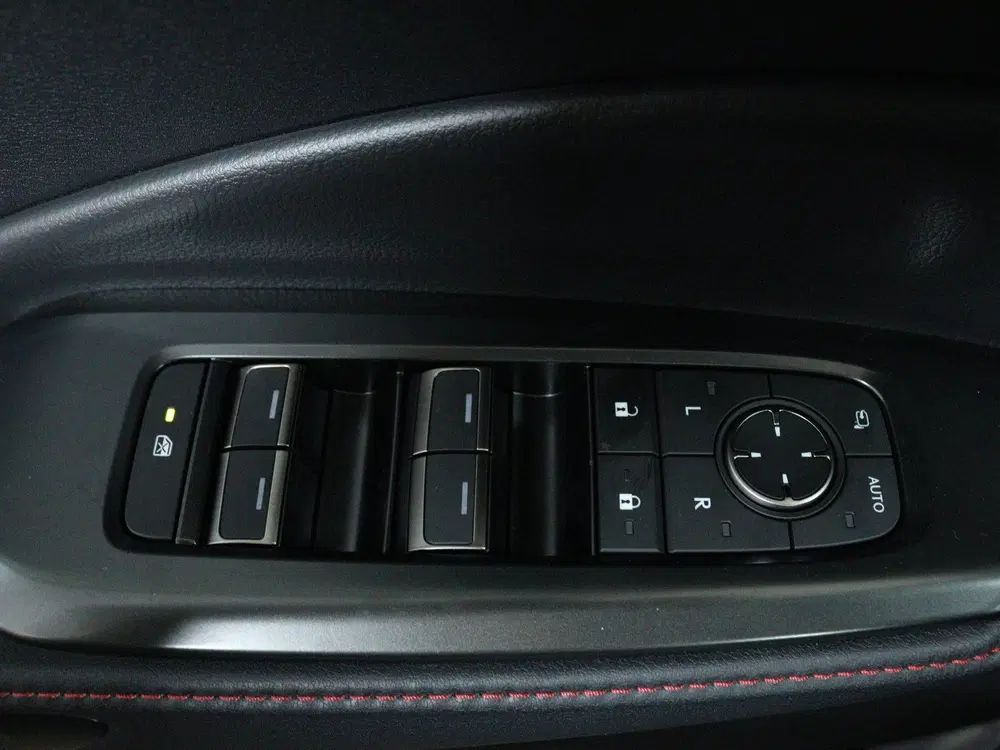 Lexus LBX Emotion 2WD uit 2026, foto 8