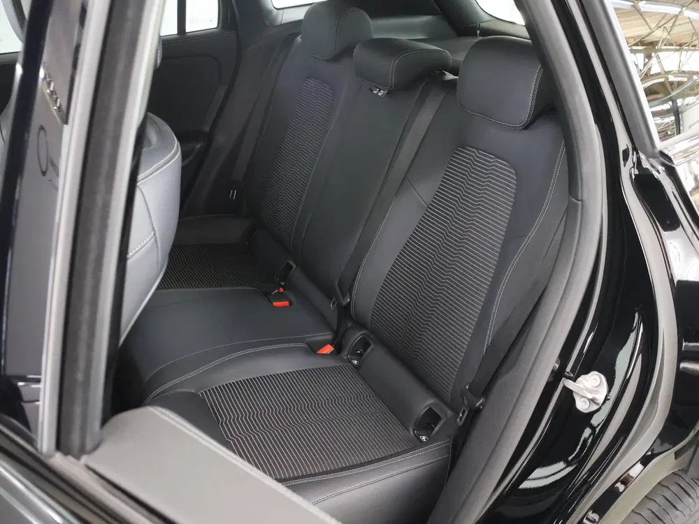 Mercedes-Benz GLA 250 e Business Line uit 2022, foto 11