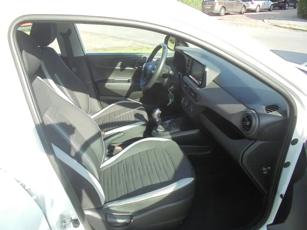 Hyundai i10 1.0 Comfort AUTOMAAT uit 2021, foto 14