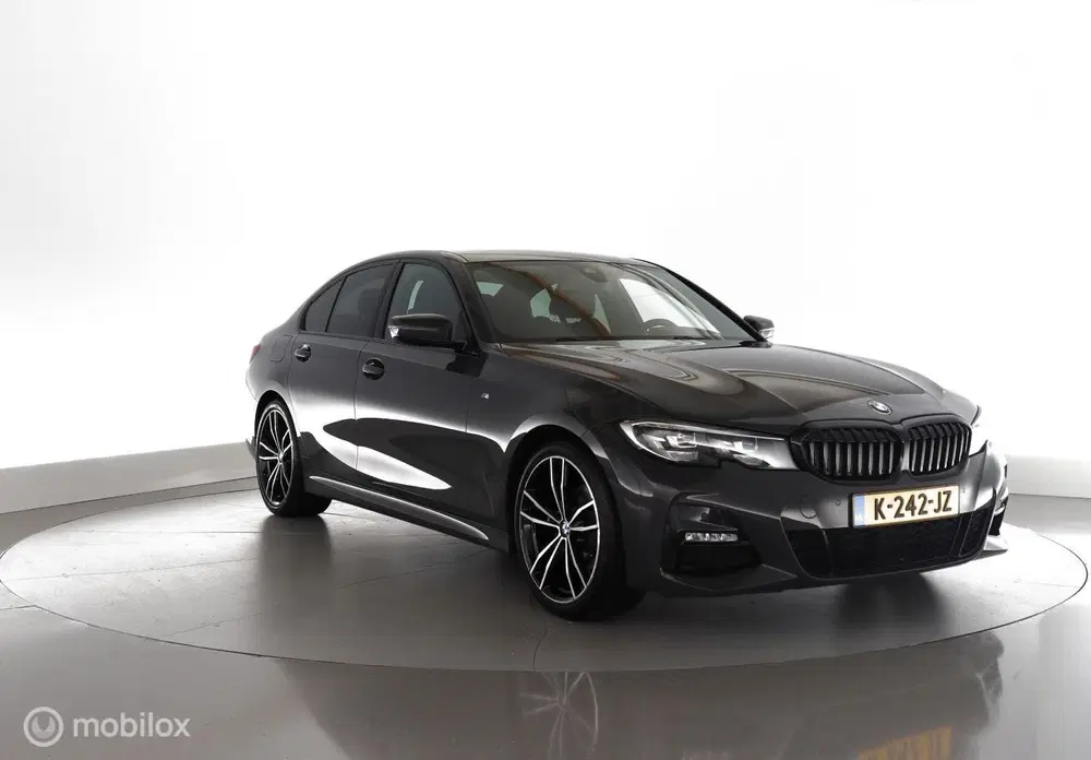 BMW 3-serie 320i M Sport Executive Edition ShadowLine uit 2021, foto 2