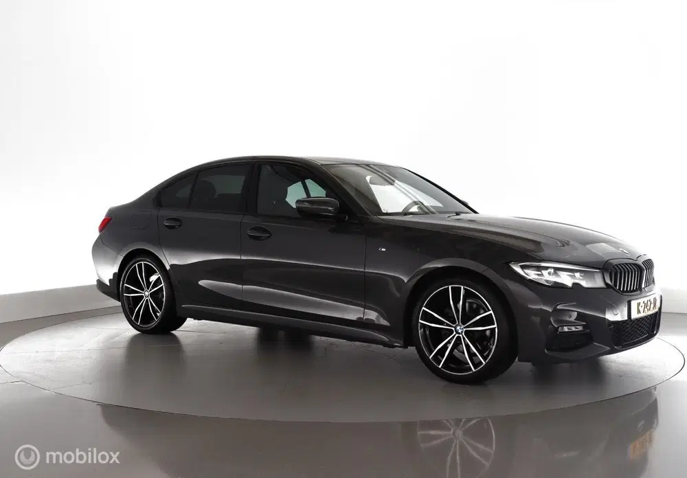 BMW 3-serie 320i M Sport Executive Edition ShadowLine uit 2021, foto 3
