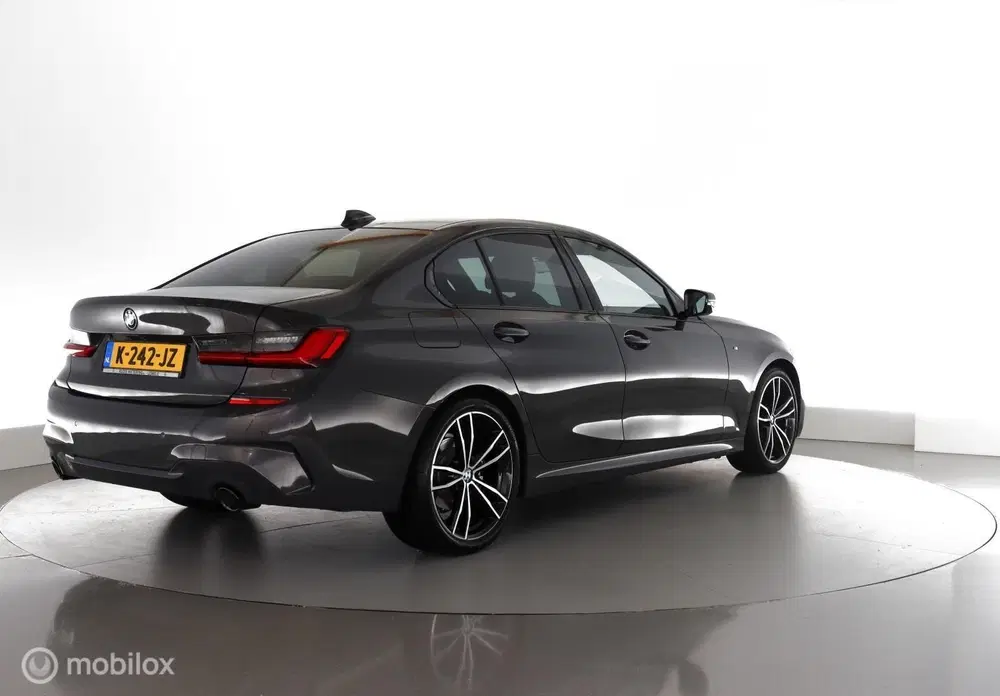 BMW 3-serie 320i M Sport Executive Edition ShadowLine uit 2021, foto 4