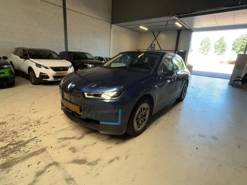 BMW iX XDrive50 Excellence 112 kWh uit 2022, foto 2