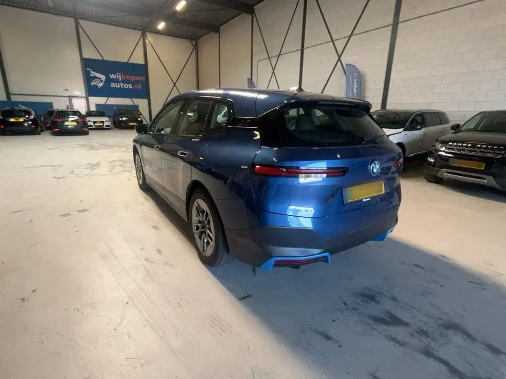 BMW iX XDrive50 Excellence 112 kWh uit 2022, foto 3