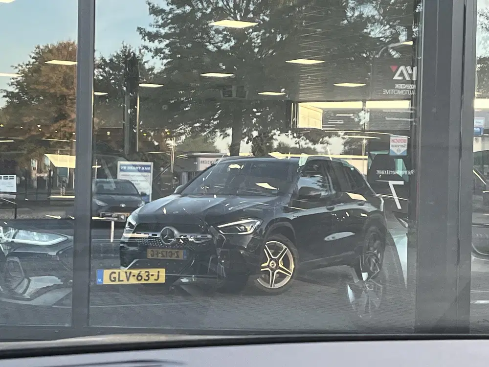 Mercedes-Benz GLA 250e AMG uit 2020, foto 13
