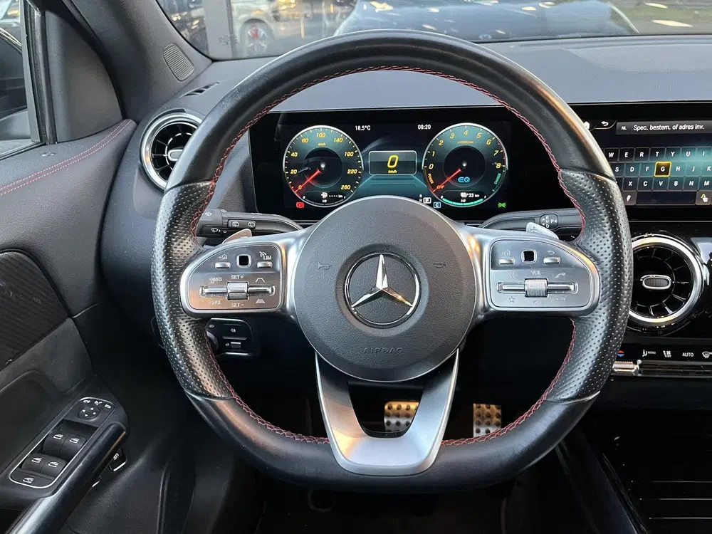 Mercedes-Benz GLA 250e AMG uit 2020, foto 15