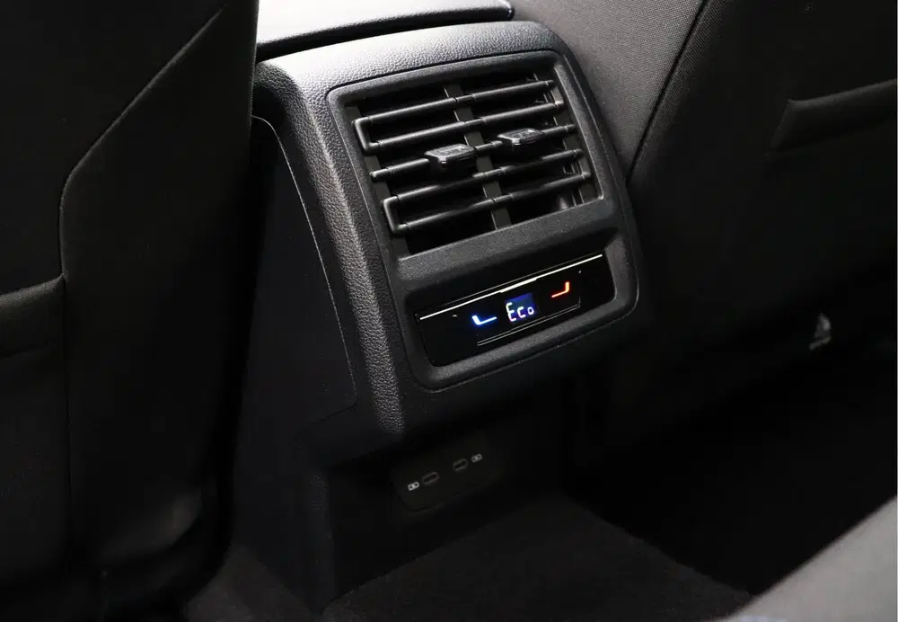 Volkswagen Golf 1.4 eHybrid GTE Pano Matrix IQ ACC uit 2023, foto 12