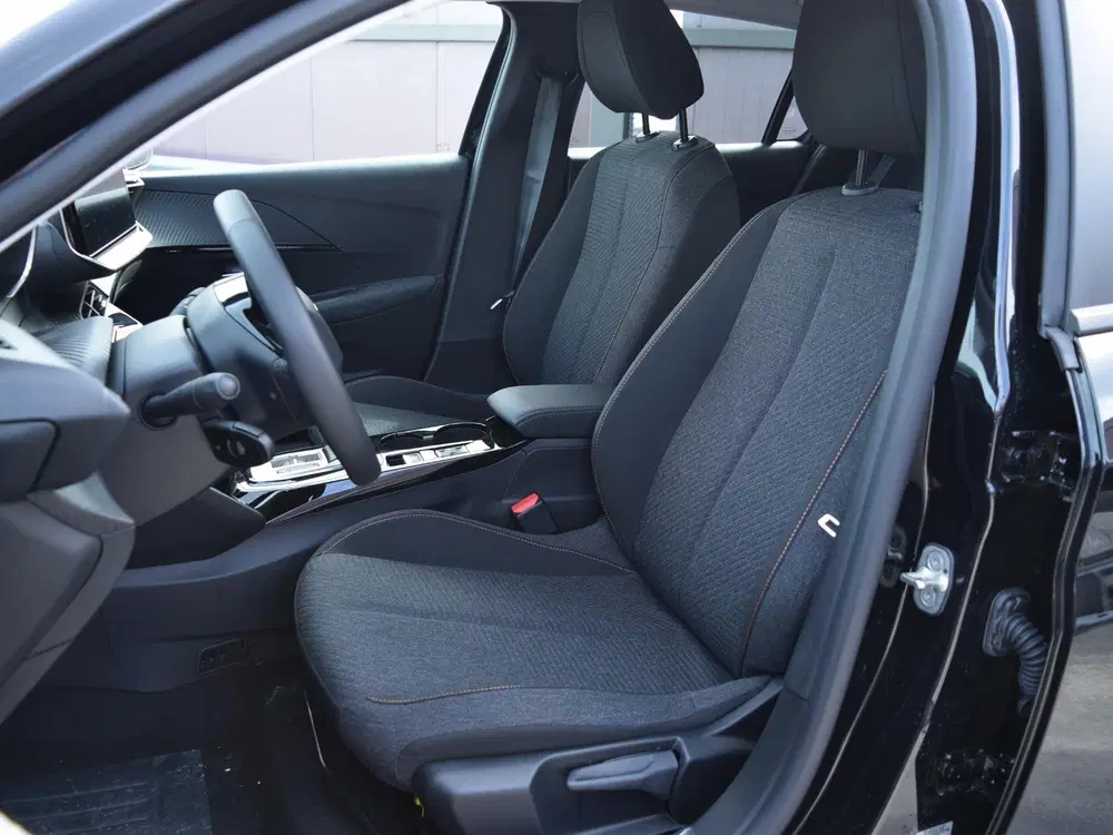 Peugeot 208 1.2 Hybrid 110 e-DCS6 Business NAVIGATIE & uit 2026, foto 15