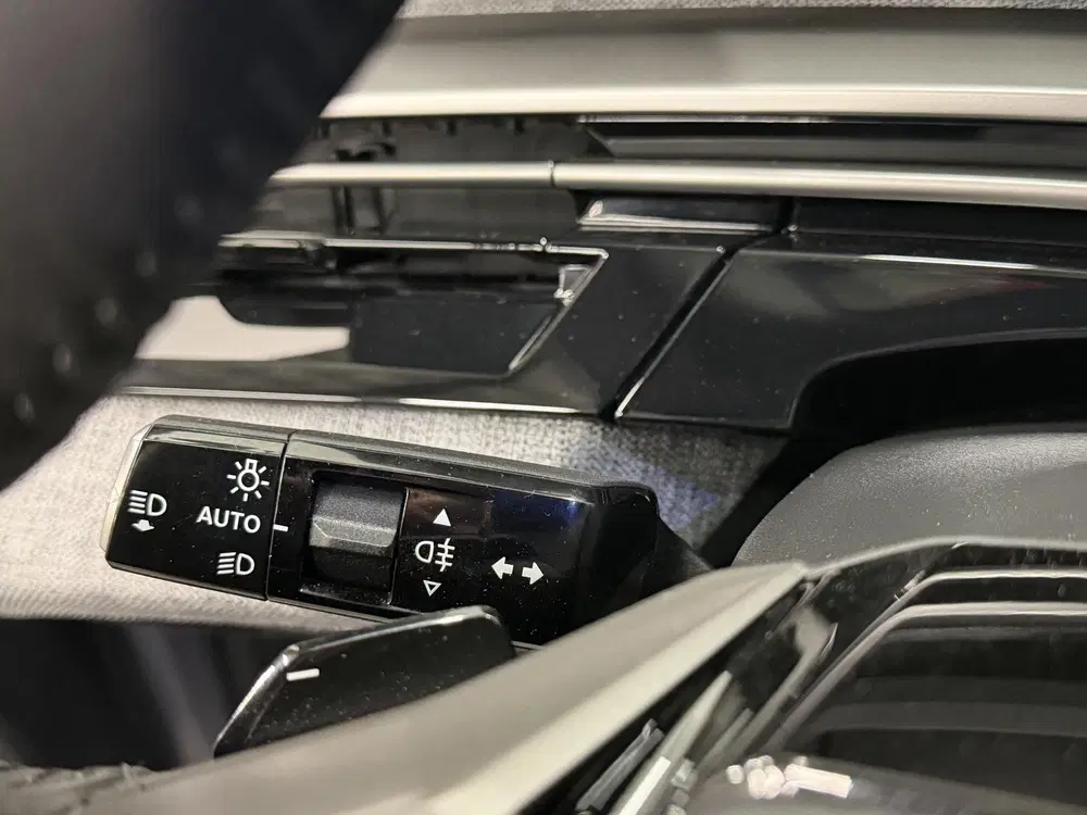 Peugeot 5008 1.2 Hybrid 136pk Allure Automaat Navigatie uit 2025, foto 13