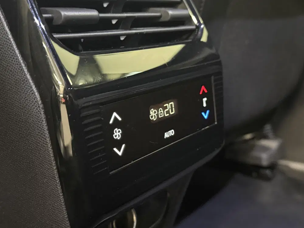 Peugeot 5008 1.2 Hybrid 136pk Allure Automaat Navigatie uit 2025, foto 14