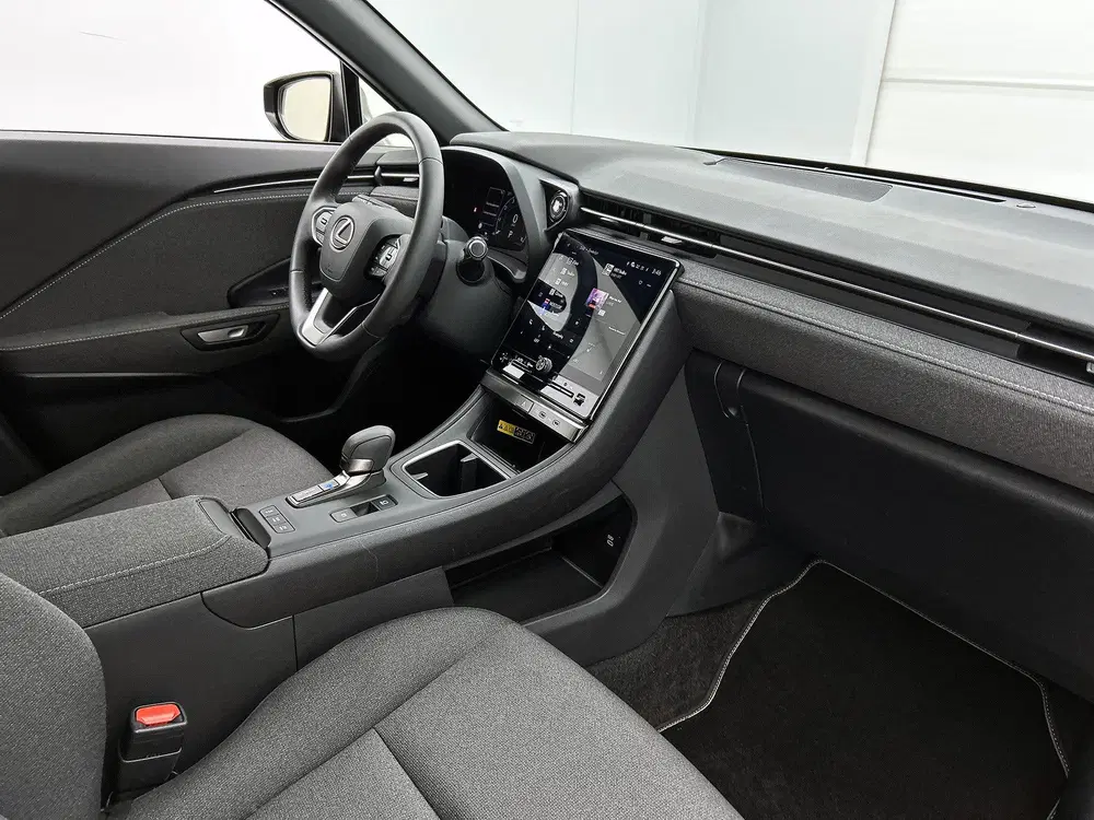 Lexus LBX Limited Edition & Comfort Safety Pack uit 2025, foto 6