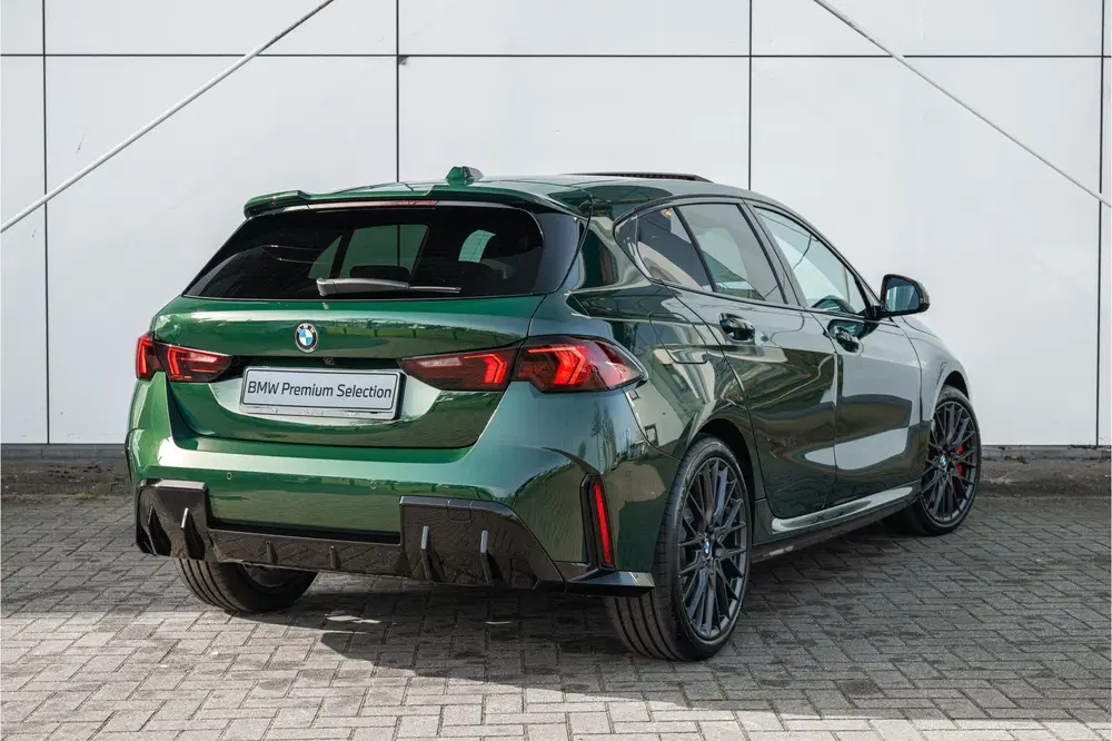 BMW 1-serie 120 M Sport Automaat uit 2026, foto 2