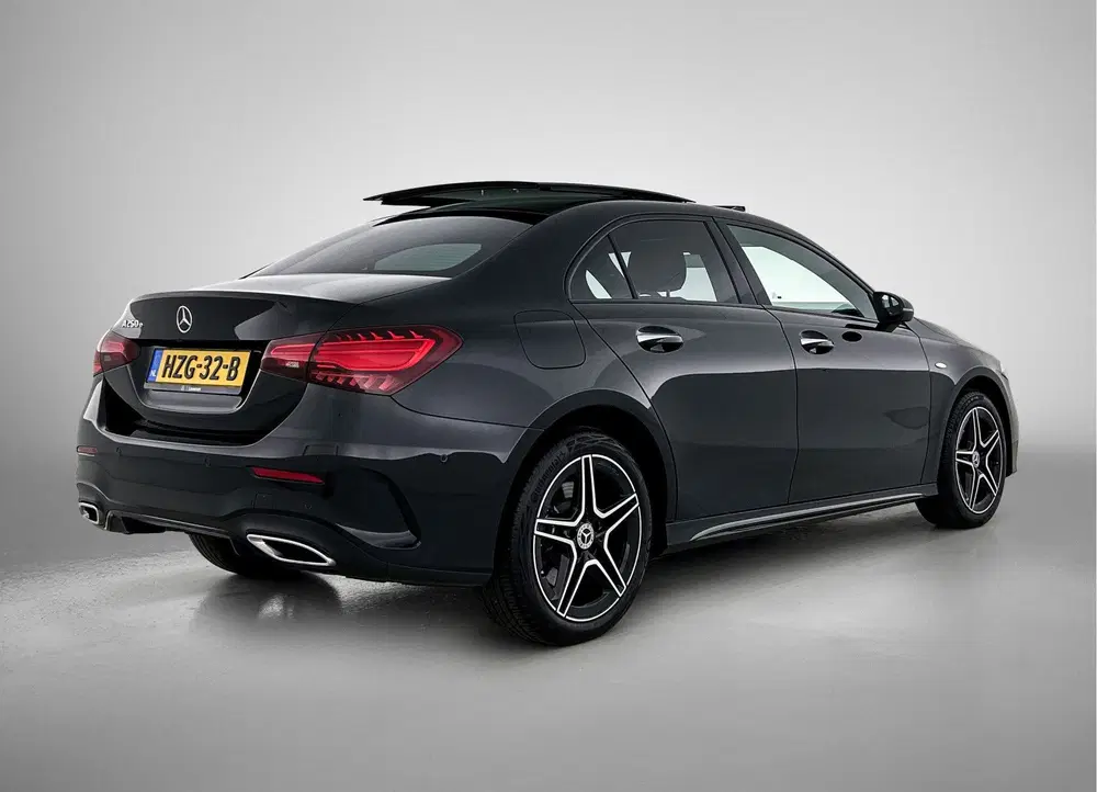 Mercedes-Benz A-Klasse 250 e Business Solution AMG uit 2025, foto 2