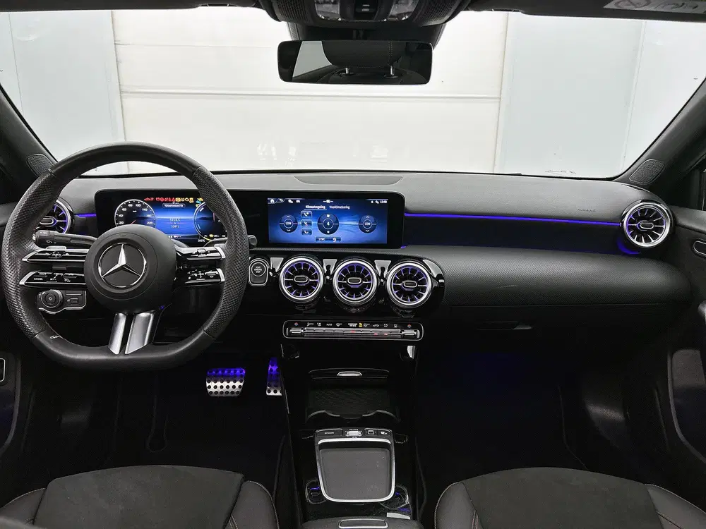 Mercedes-Benz A-Klasse 250 e Business Solution AMG uit 2025, foto 5