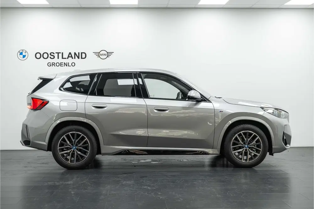 BMW iX1 eDrive20 M Sport uit 2024, foto 4