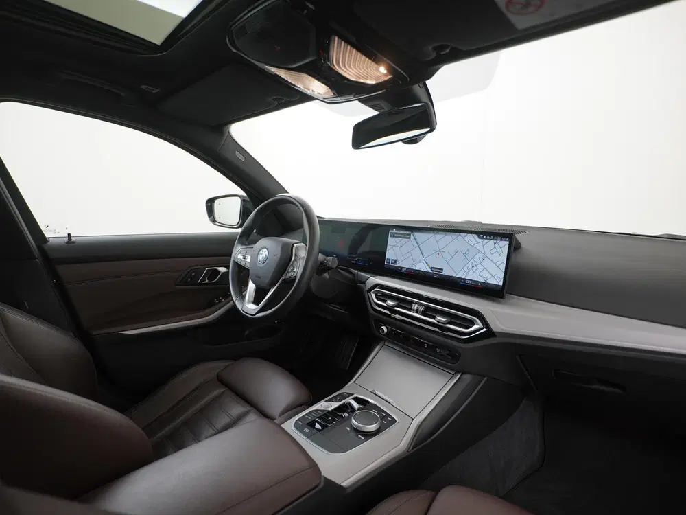 BMW 3-serie 320e xDrive Sport Line Shadow Facelift uit 2022, foto 2