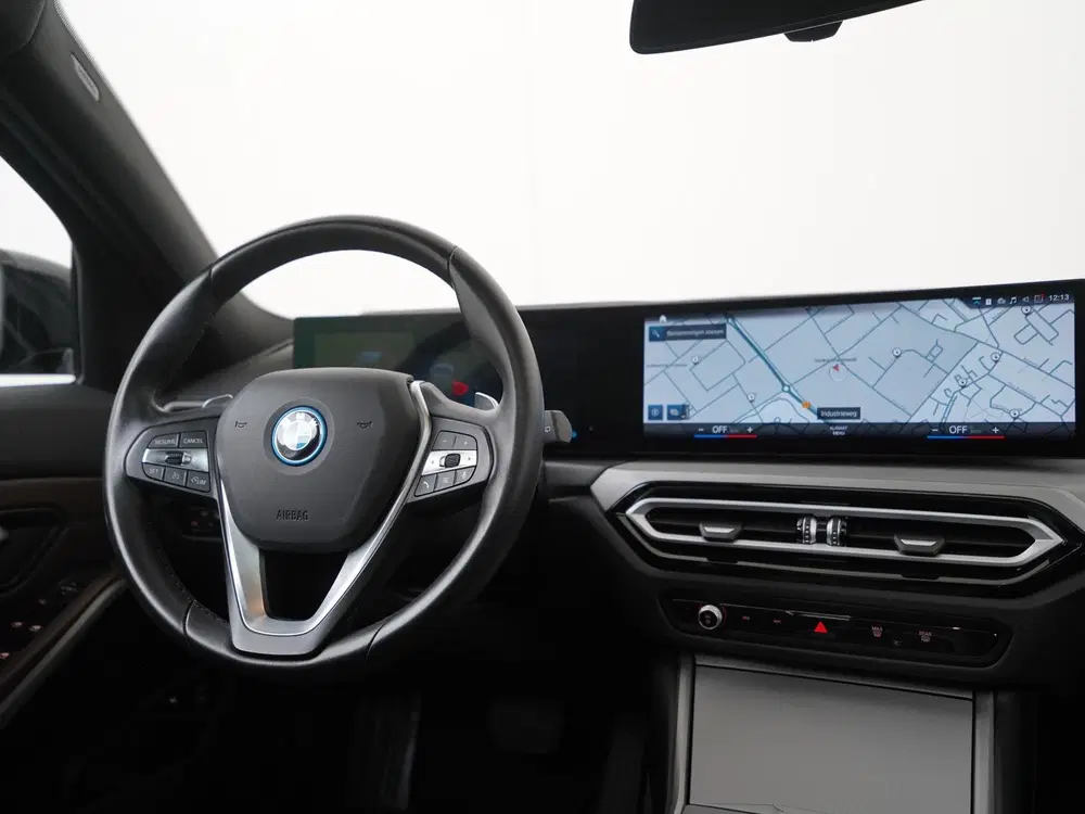 BMW 3-serie 320e xDrive Sport Line Shadow Facelift uit 2022, foto 6