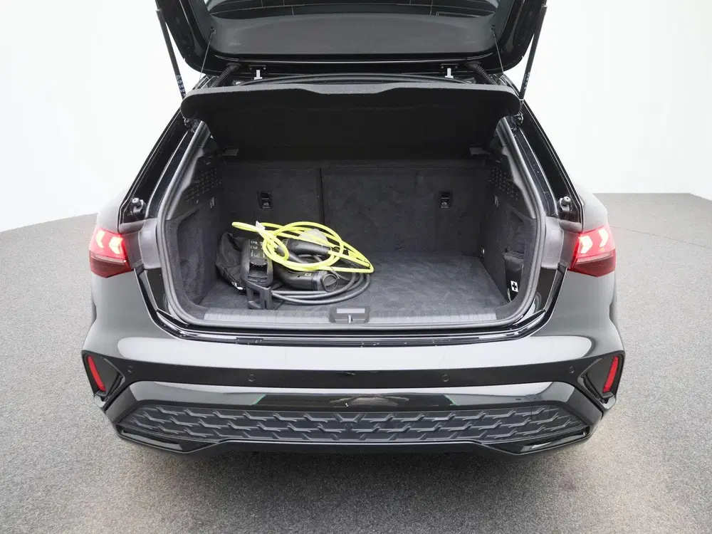Audi A3 40 TFSI e S edition Navigatie uit 2025, foto 13