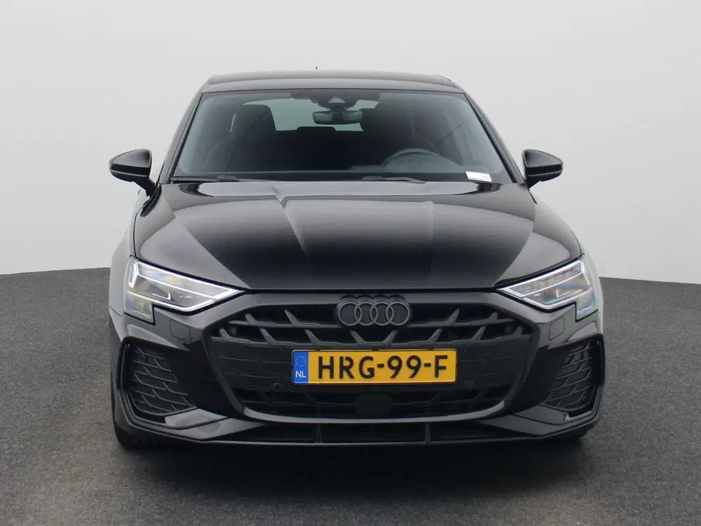 Audi A3 40 TFSI e S edition Navigatie uit 2025, foto 2