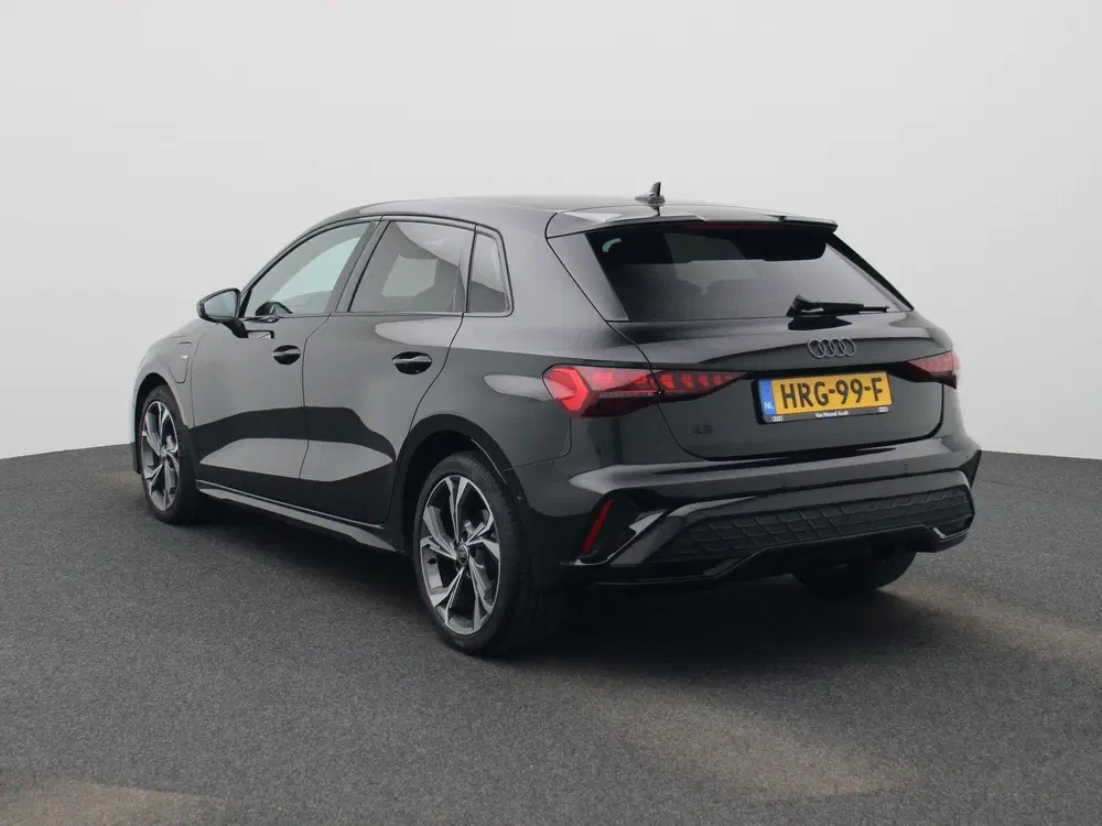 Audi A3 40 TFSI e S edition Navigatie uit 2025, foto 3