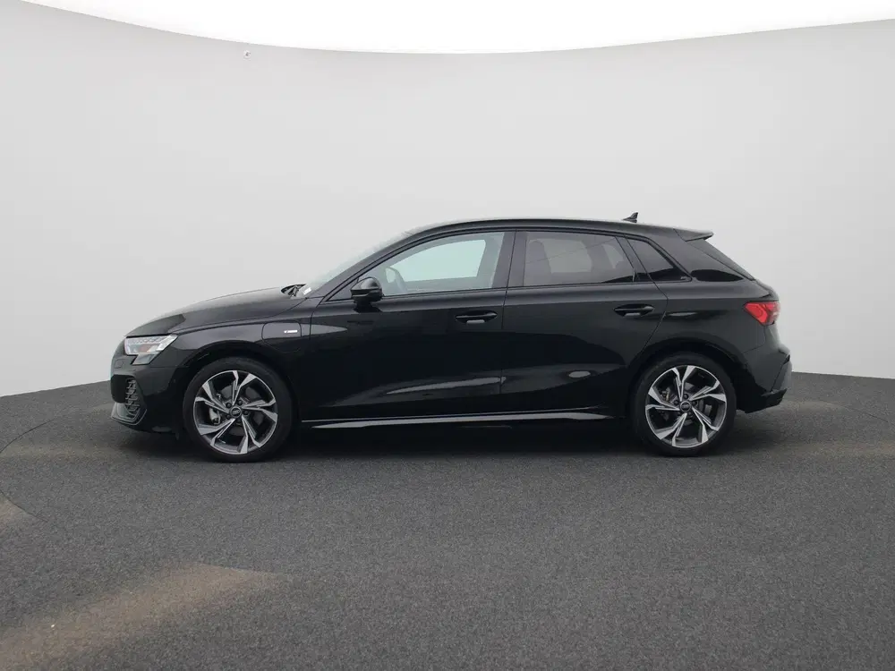Audi A3 40 TFSI e S edition Navigatie uit 2025, foto 4